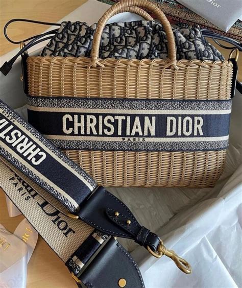 cesta dior|Bolso cesta Dior Wicker Dior Oblique en jacquard azul y mimbre .